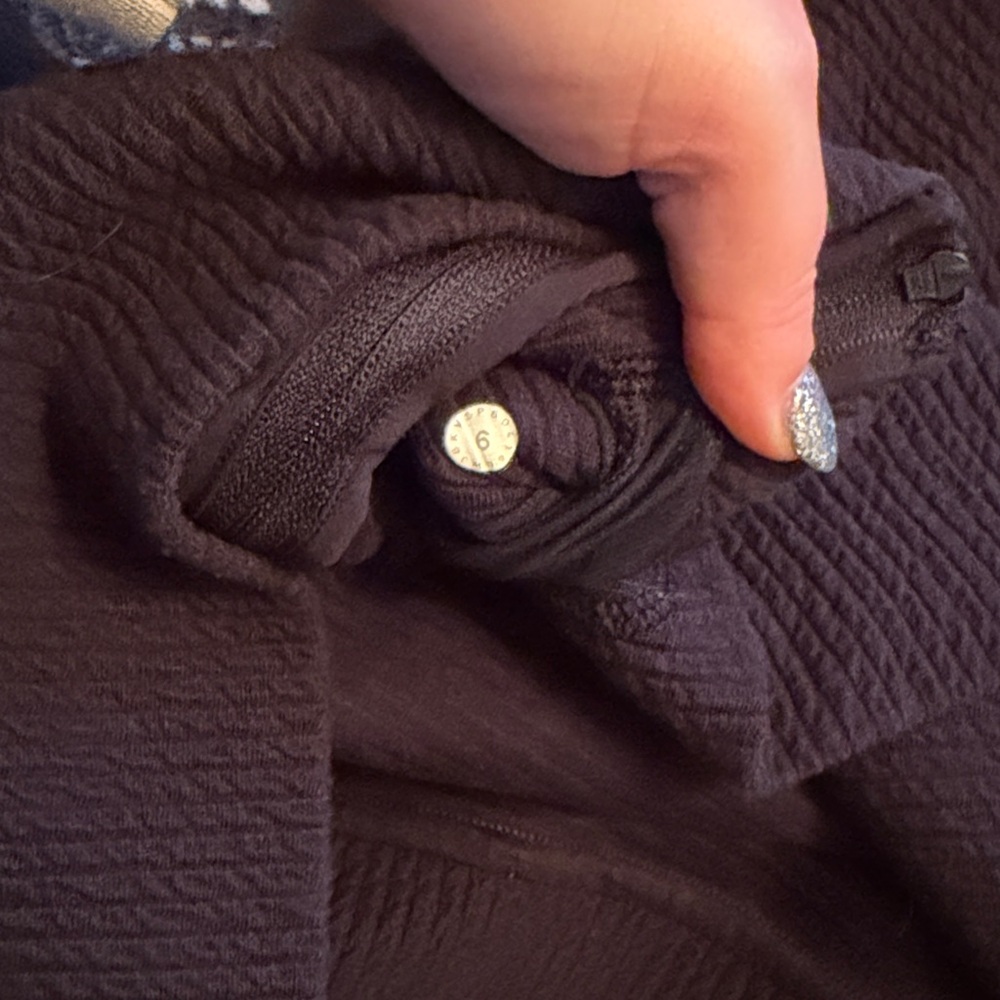 Lululemon On Repeat MockNeck - Picture 9 of 9